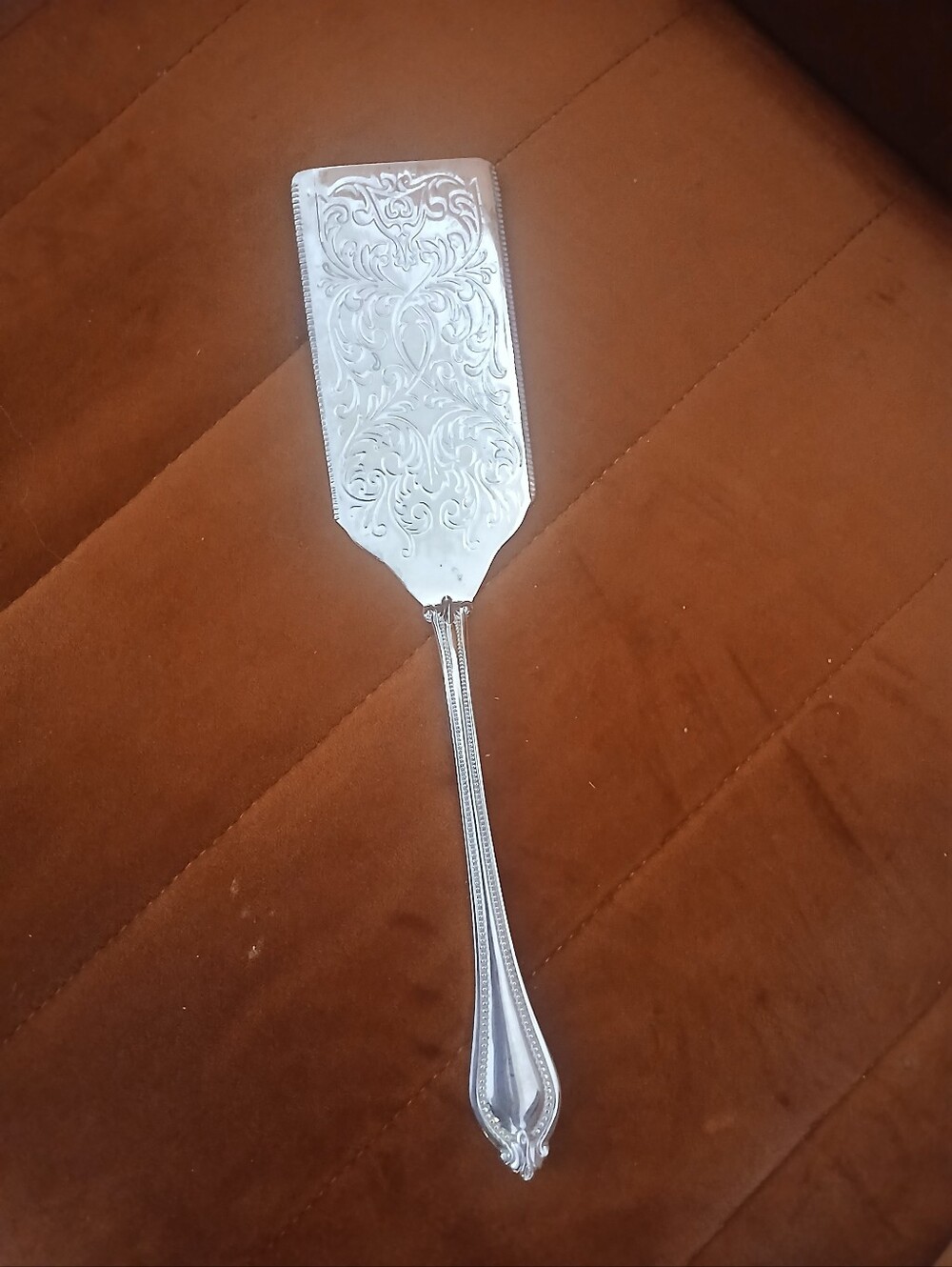 Ornate Silver-Plated Cake Server - Elegant Floral Pattern